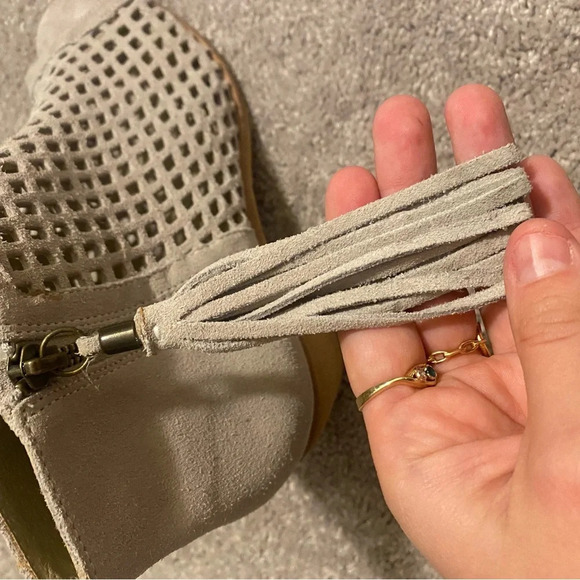 Matisse Indie Bone Gray/White Suede Leather Cutout Ankle Booties - Picture 11 of 14